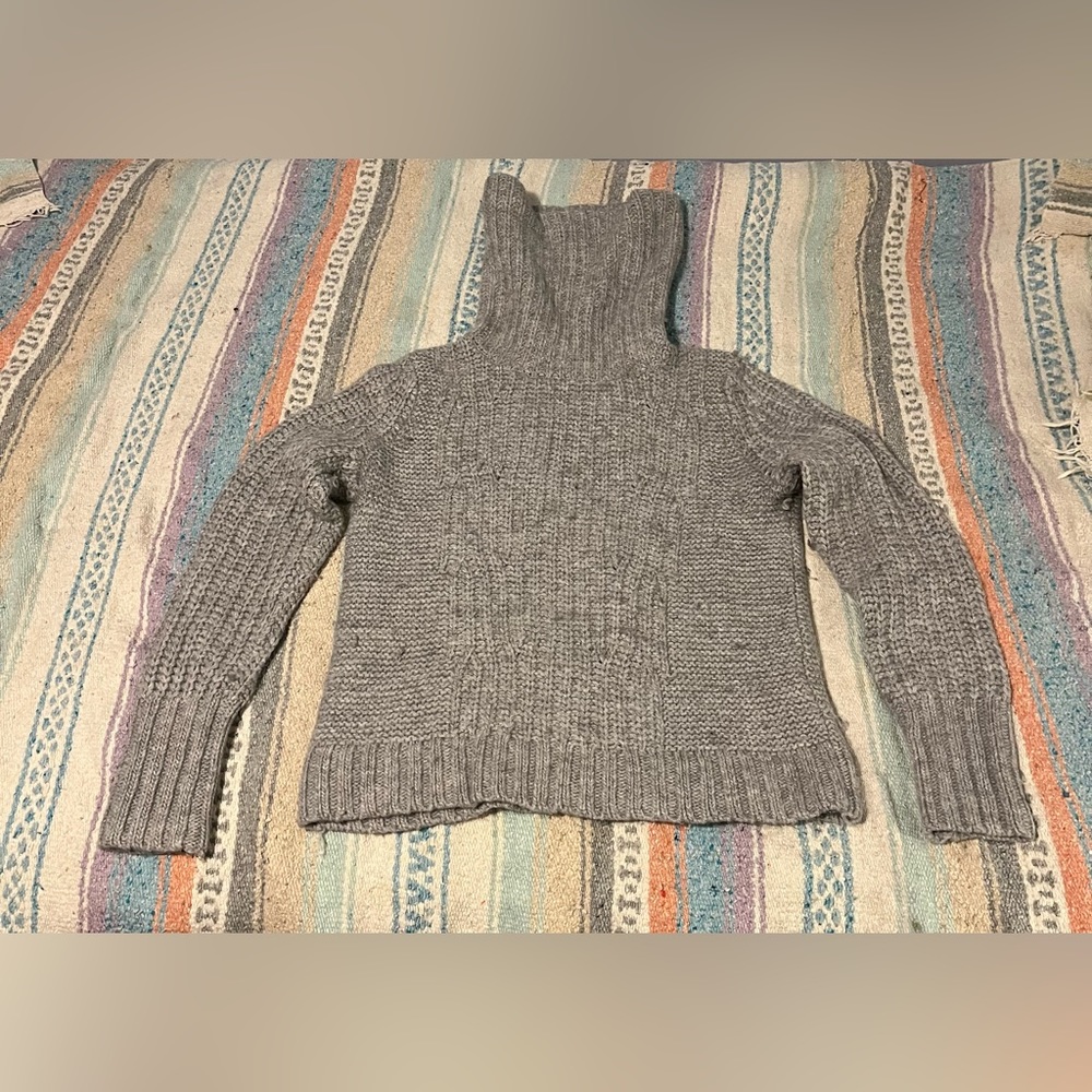 Banana Republic gray wool turtleneck — sz small